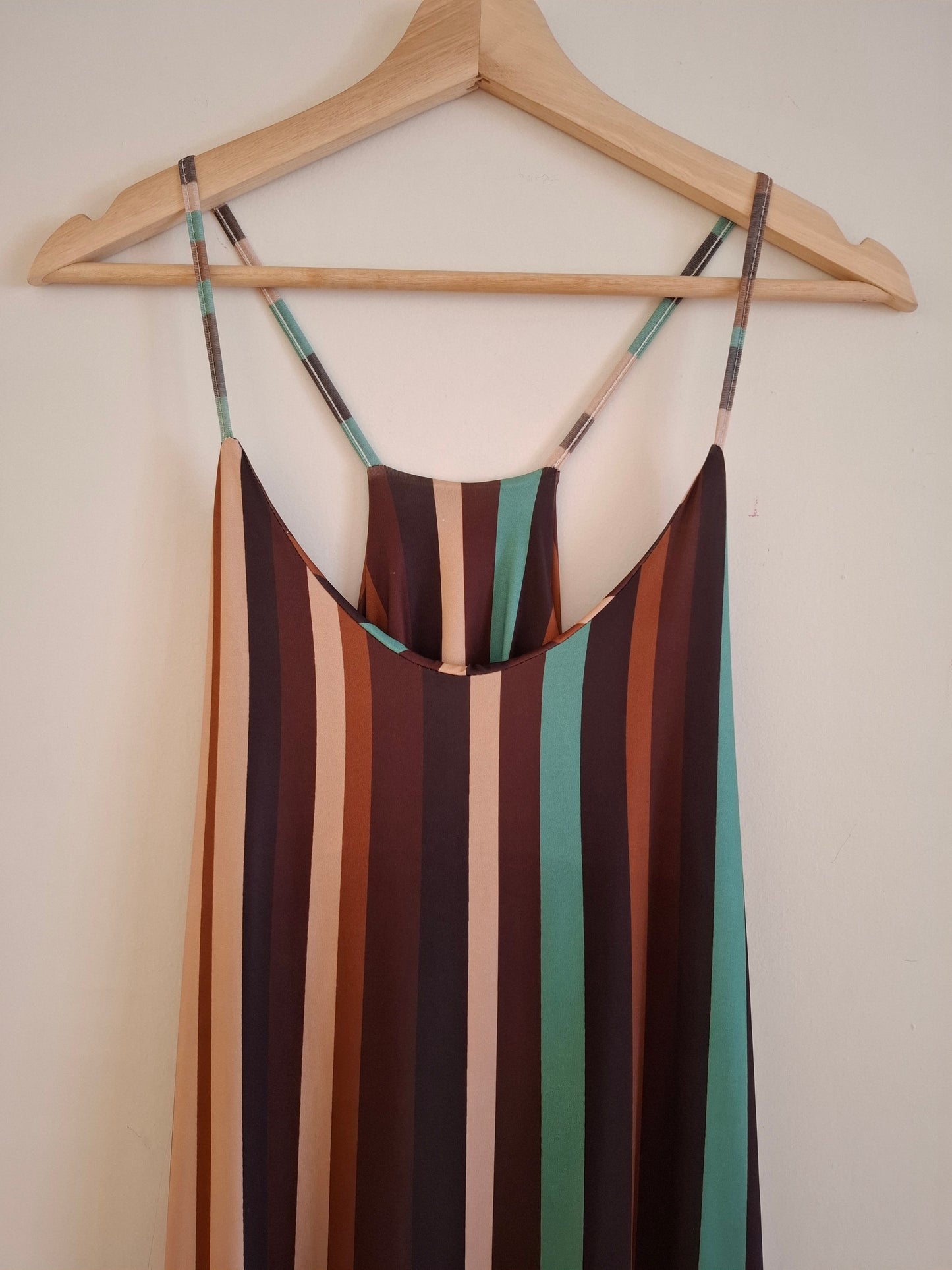 Vestido Sicilia rayas marrón chocolate