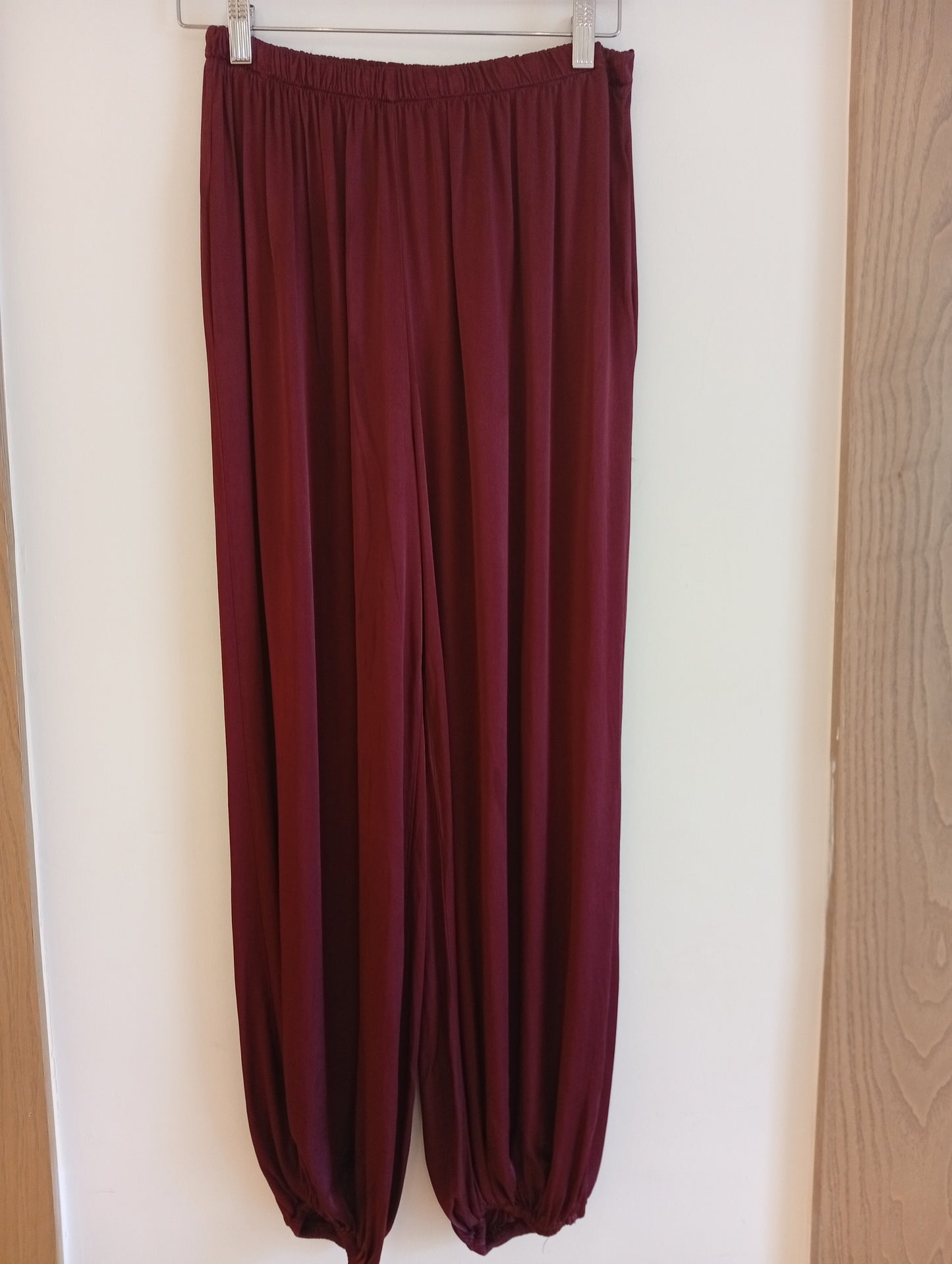 Pantalón Bombacho Noche de Satén color vino